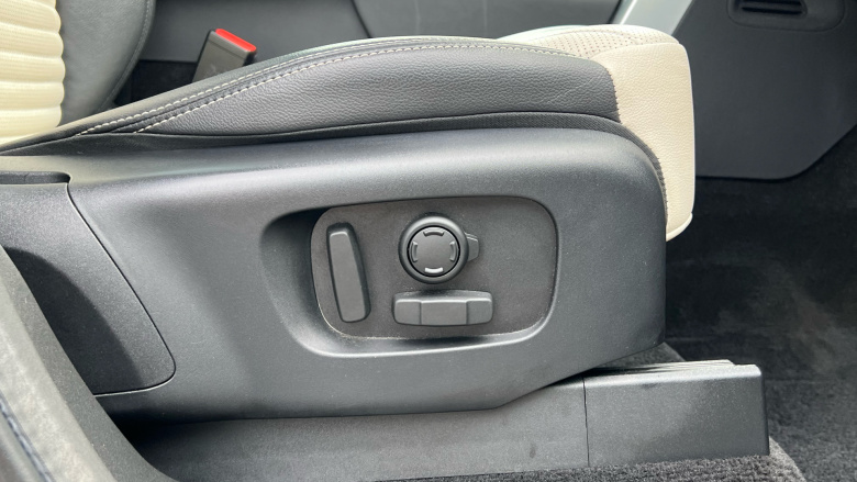 Land Rover Discovery 3.0 D300 R-Dynamic SE 5dr Auto Diesel Station Wagon